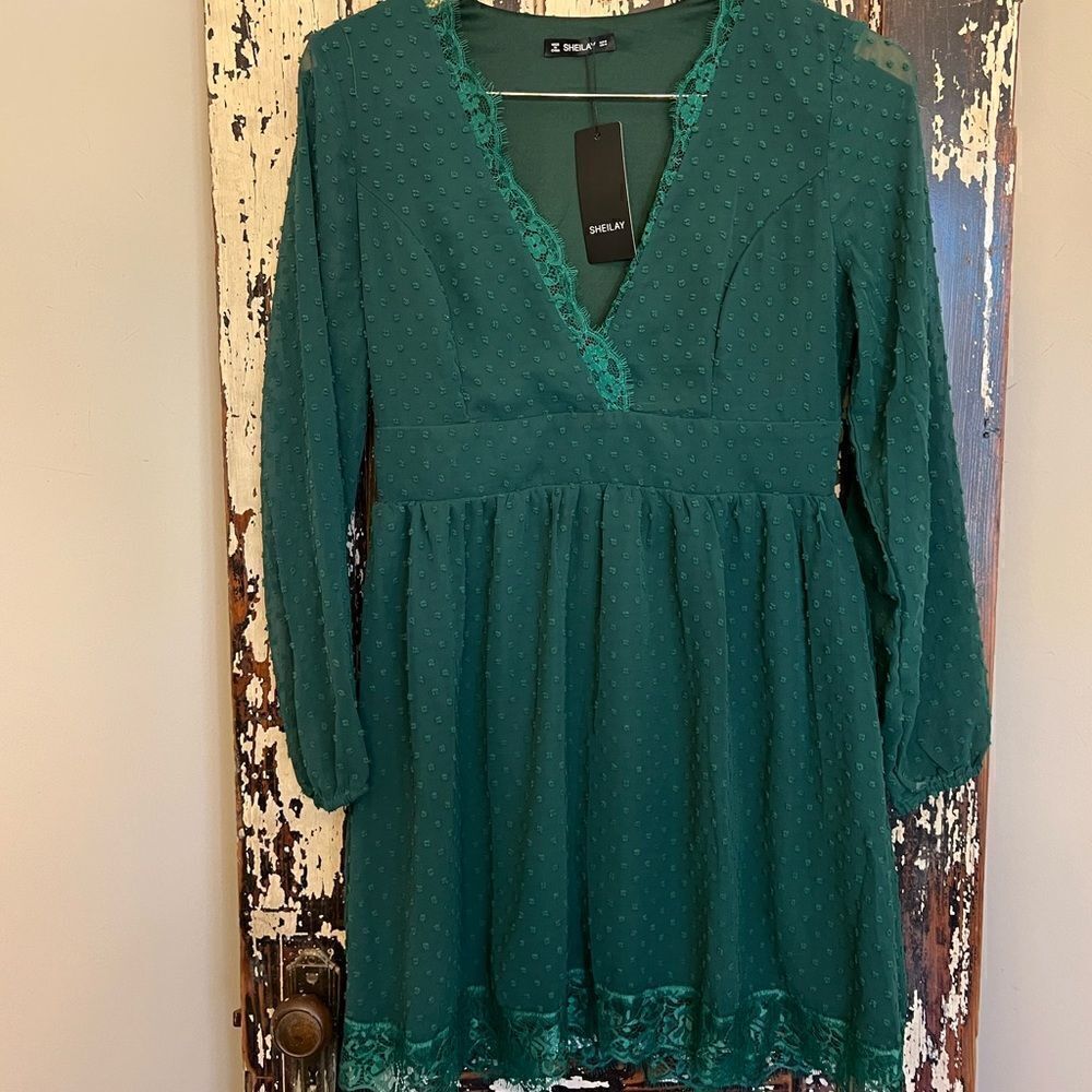 NWT women’s Emerald Green long sleeve Sheila’s dress. Size M.‎